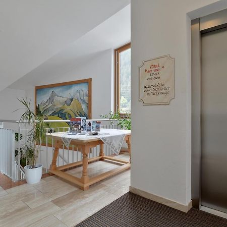 Ferienwohnungen Haus Der Mitte Mayrhofen Exterior foto