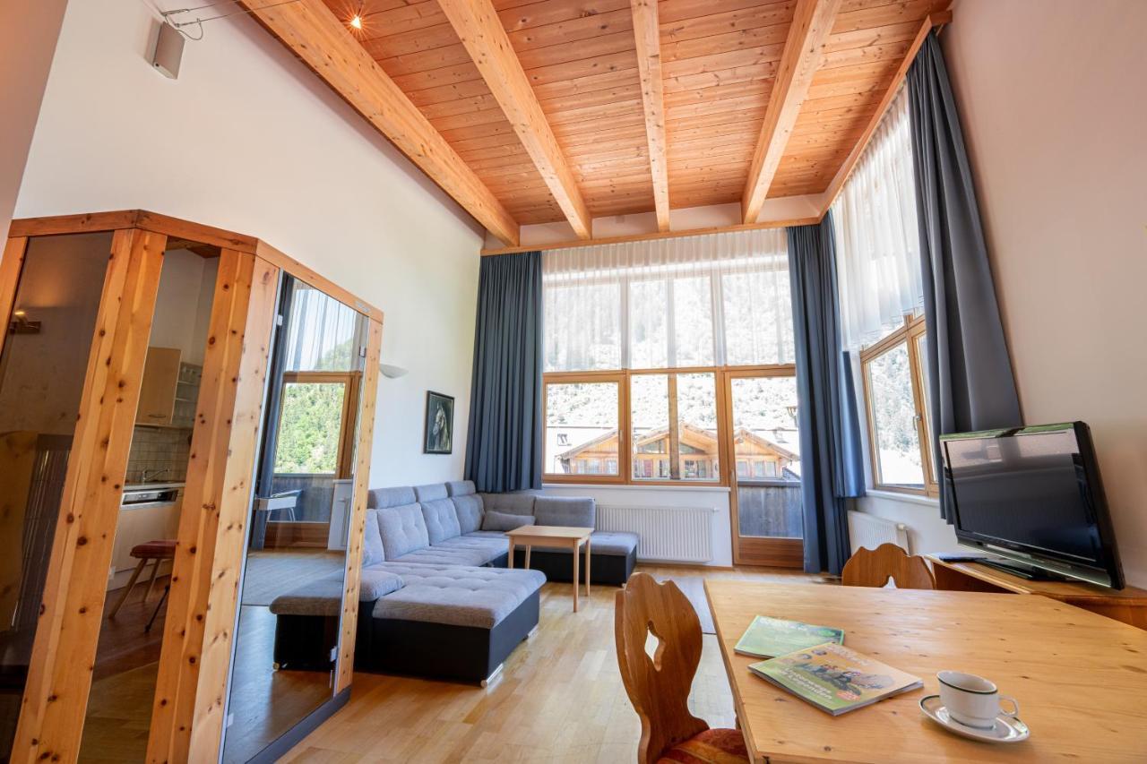 Ferienwohnungen Haus Der Mitte Mayrhofen Exterior foto