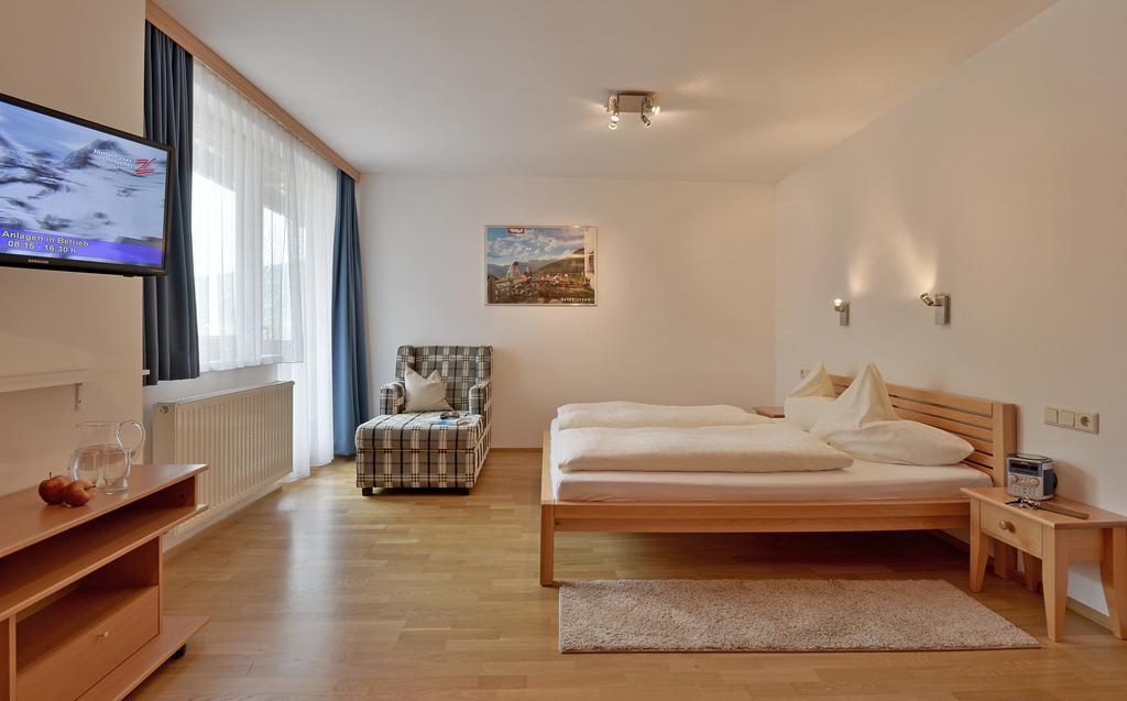 Ferienwohnungen Haus Der Mitte Mayrhofen Quarto foto