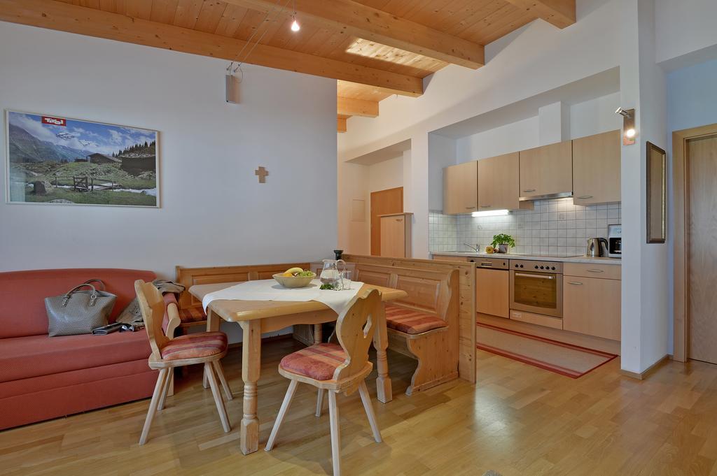 Ferienwohnungen Haus Der Mitte Mayrhofen Quarto foto